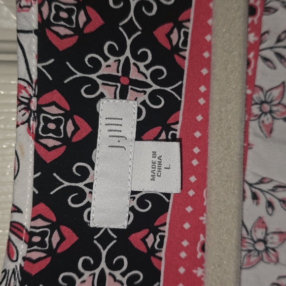 J. Jill Floral‎ Blouse - Red and Black Accents - Picture 2 of 4